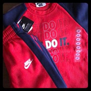 Kids 4T Nike sweatsuit (brand new)
